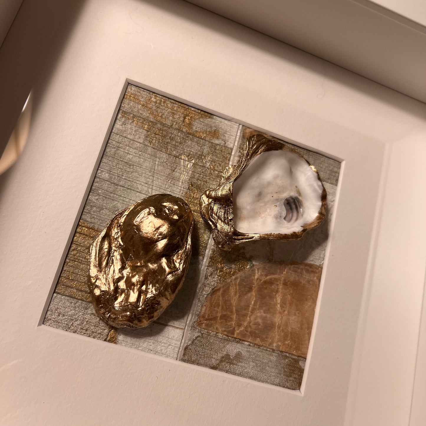 Golden oysters in white frame | The Vintage Vibe