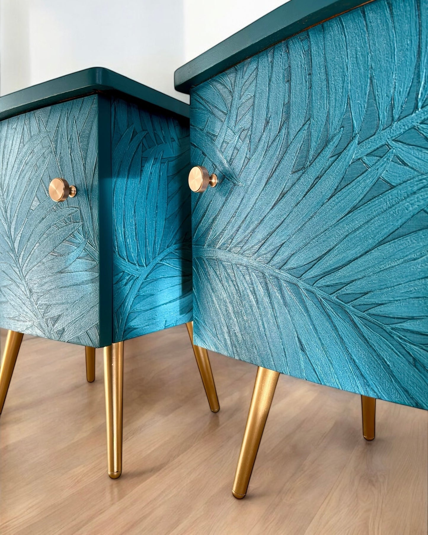 Vintage kastjes bekleed met de sierlijke bladeren van de Sabal palm in reliëf | The Vintage Vibe
