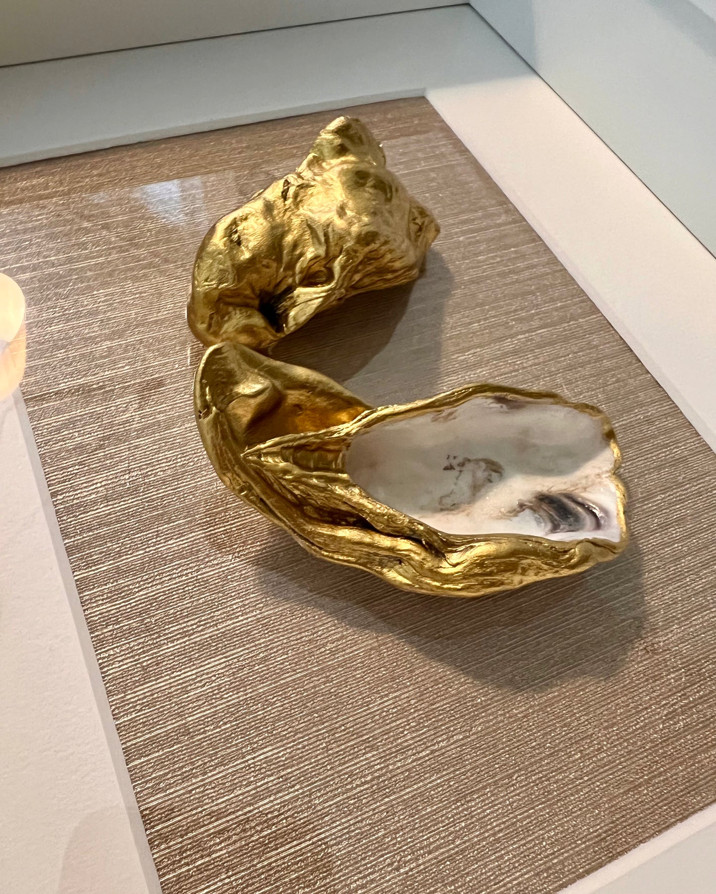 Golden oysters in white frame | The Vintage Vibe