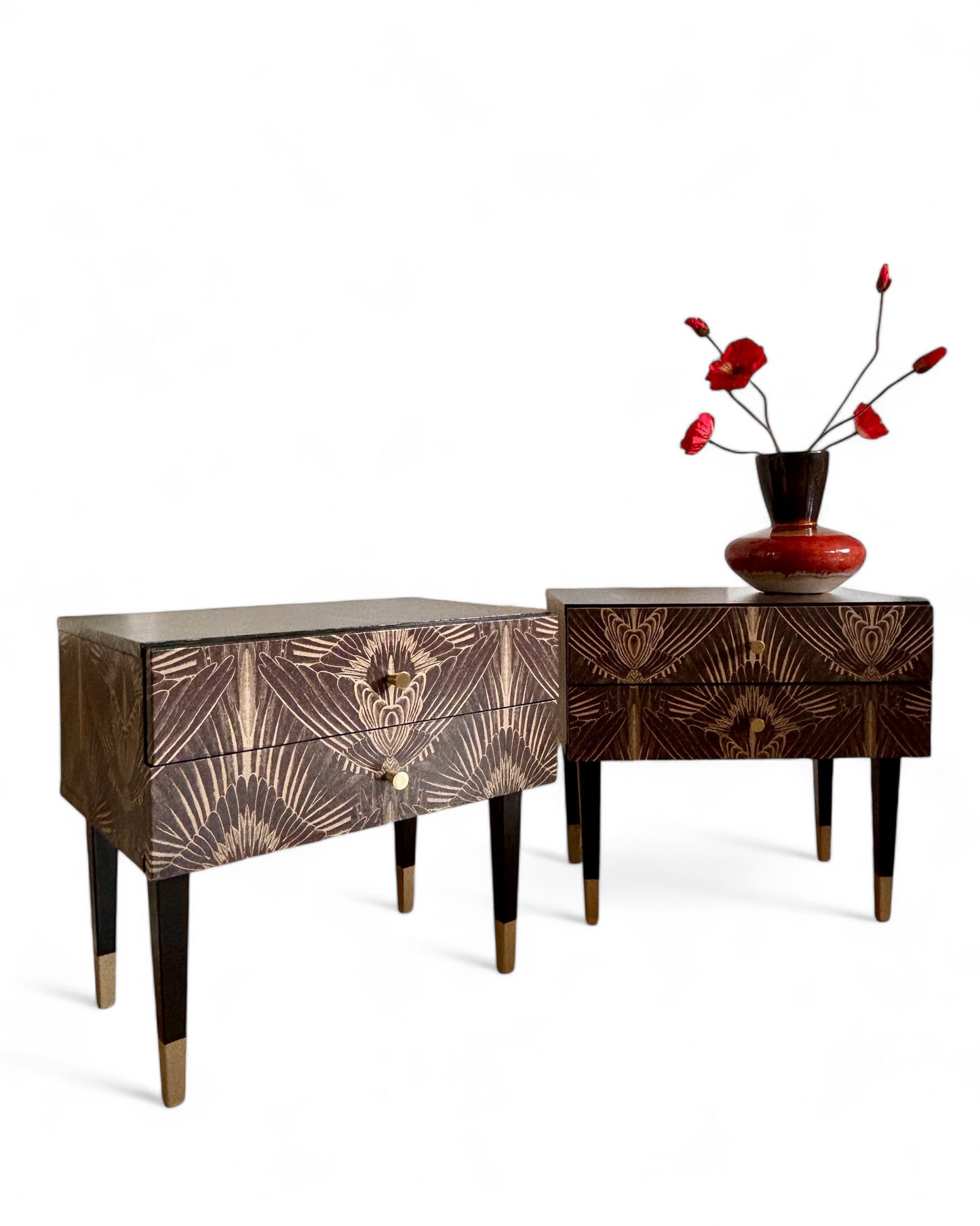 Vintage nachtkastjes bekleed met Art Deco print in goud met bruin | The Vintage Vibe