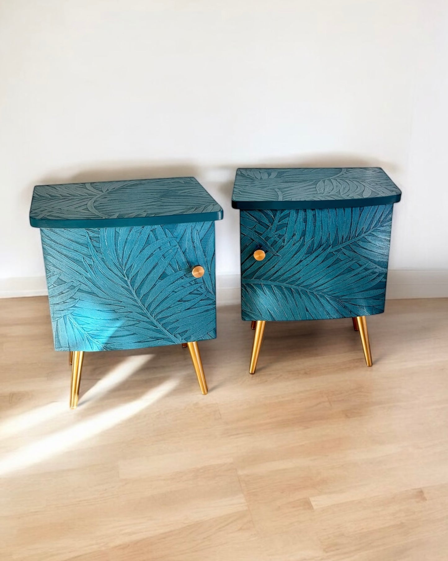 Vintage kastjes bekleed met de sierlijke bladeren van de Sabal palm in reliëf | The Vintage Vibe
