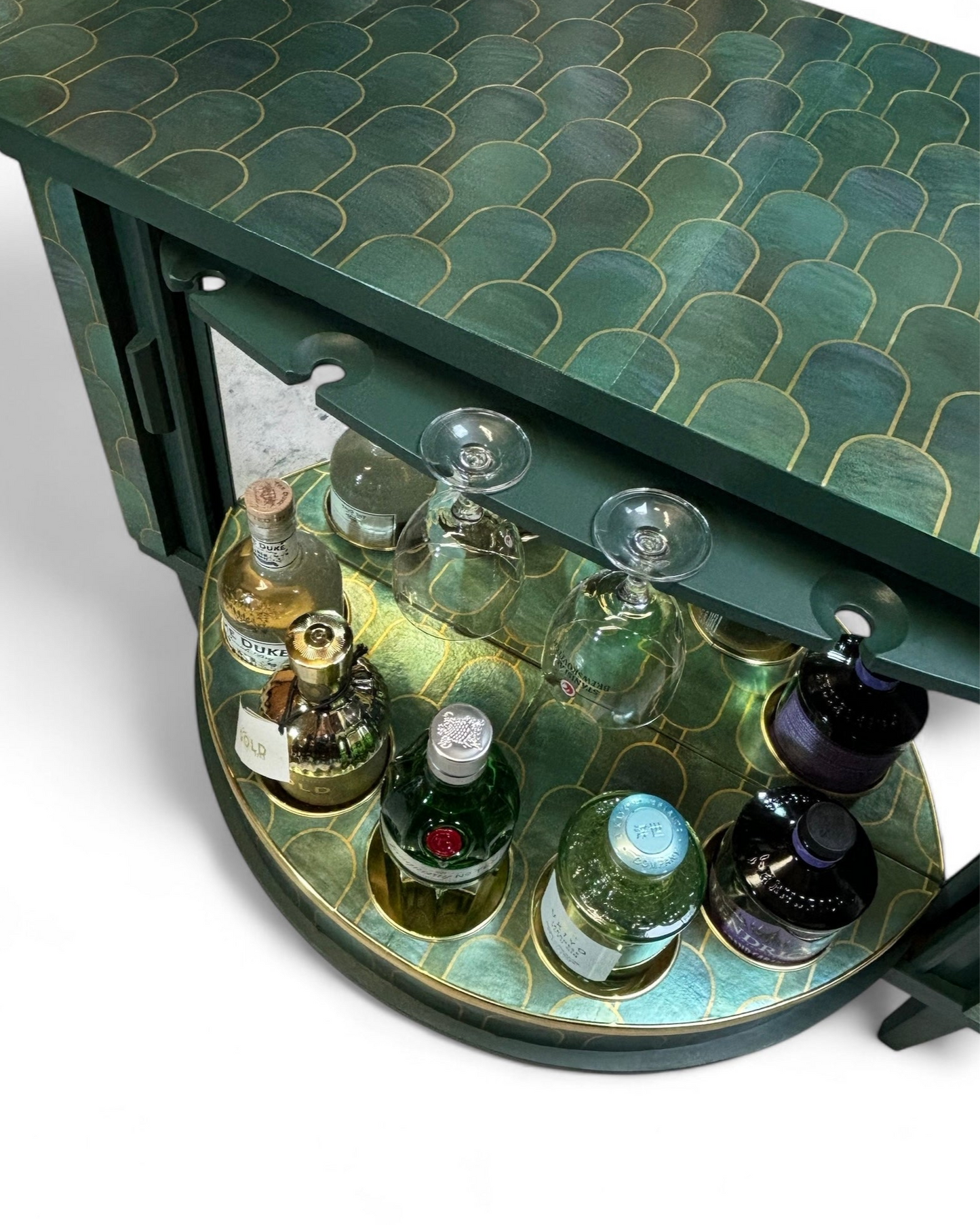 Mid Century draaibare barkast met Nizwa Jade van Bethan Gray | The Vintage Vibe