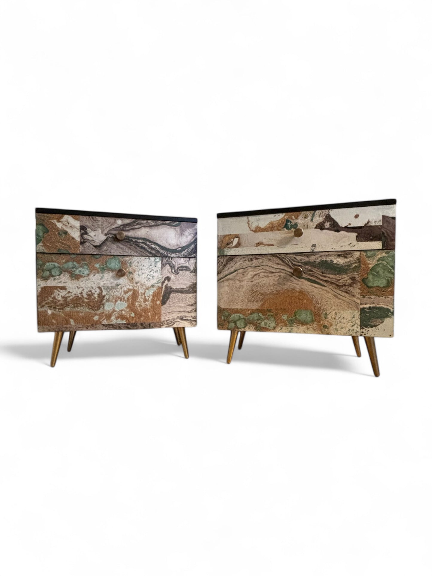 Vintage nachtkastjes bekleed met marmer print | The Vintage Vibe