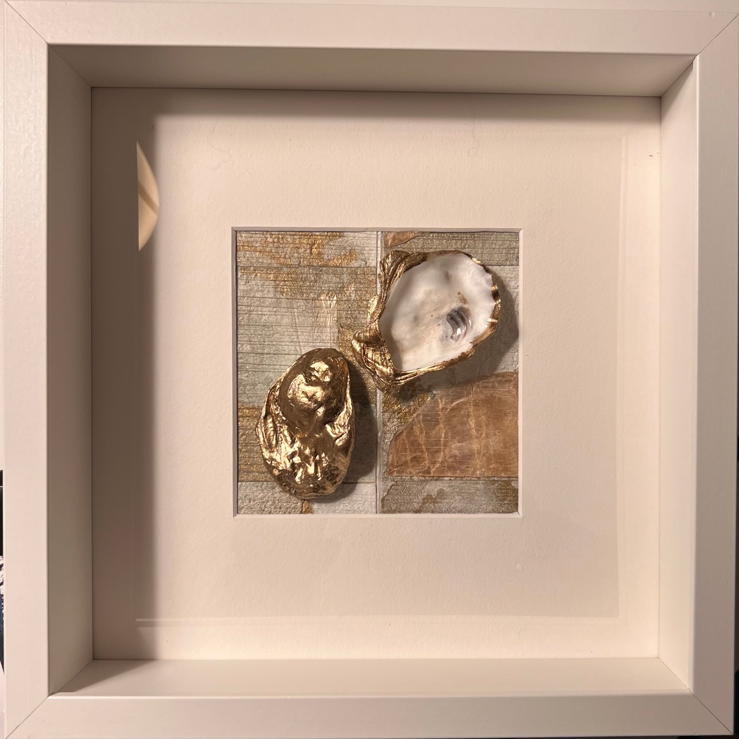 Golden oysters in white frame | The Vintage Vibe