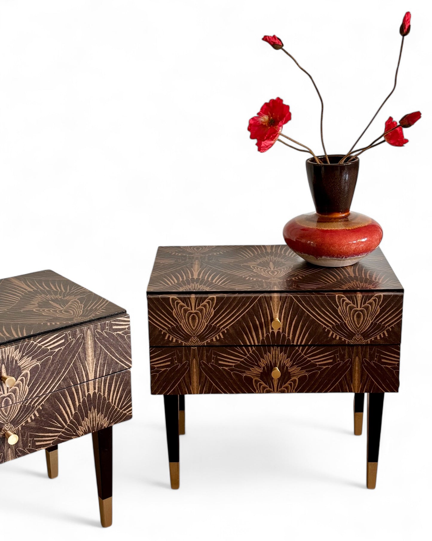 Vintage nachtkastjes bekleed met Art Deco print in goud met bruin | The Vintage Vibe