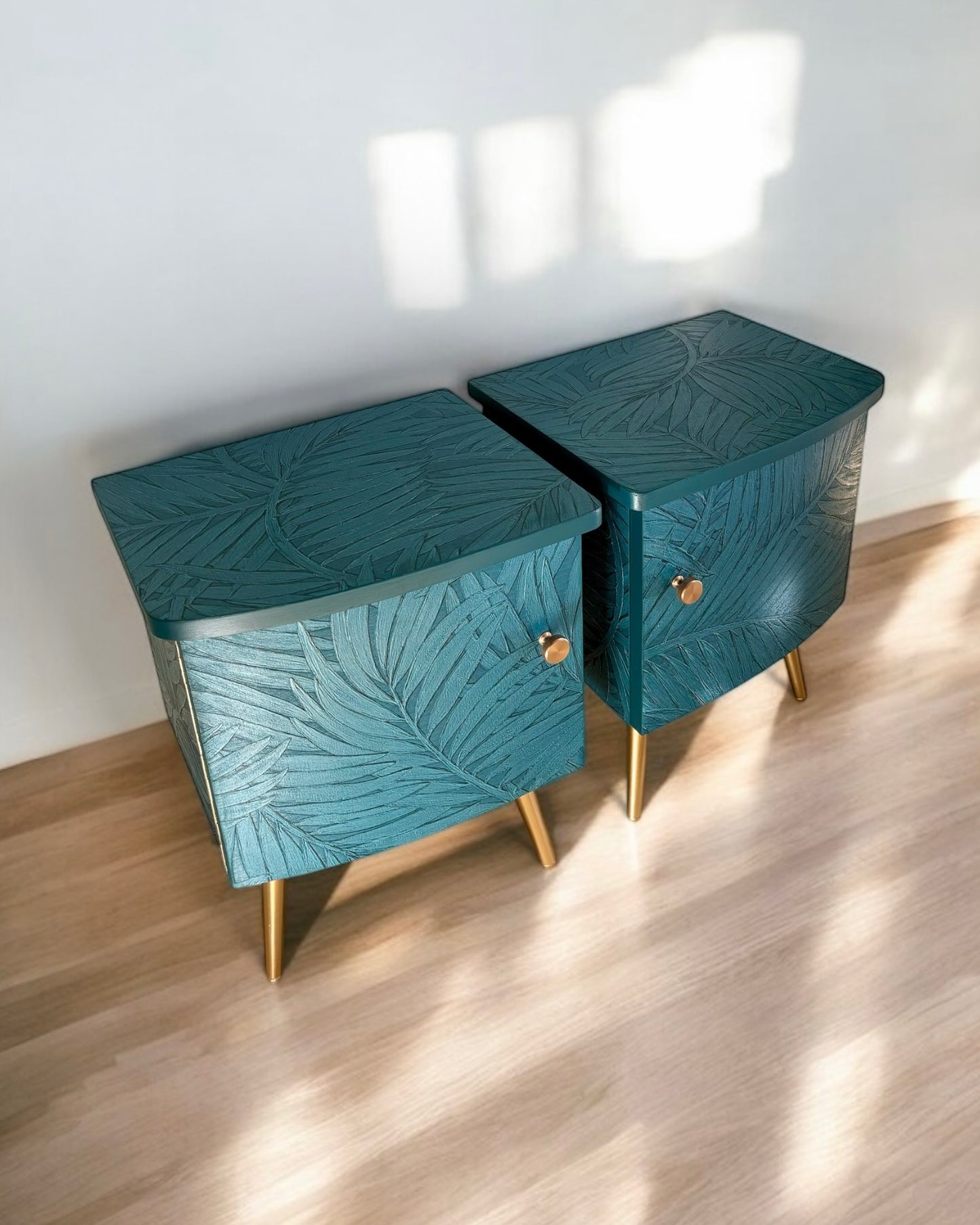 Vintage kastjes bekleed met de sierlijke bladeren van de Sabal palm in reliëf | The Vintage Vibe
