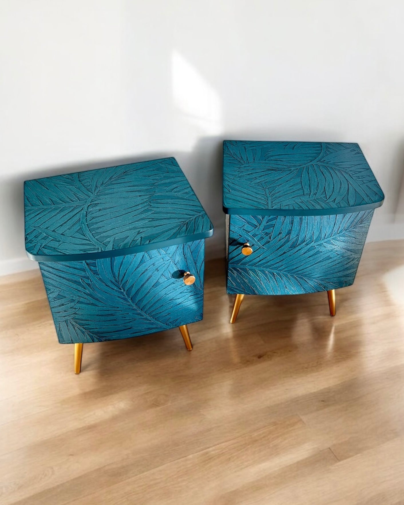Vintage kastjes bekleed met de sierlijke bladeren van de Sabal palm in reliëf | The Vintage Vibe