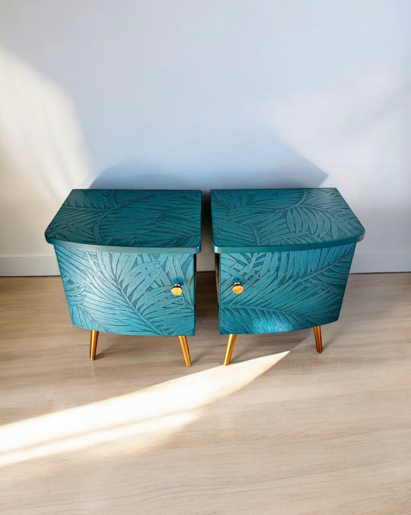 Vintage kastjes bekleed met de sierlijke bladeren van de Sabal palm in reliëf | The Vintage Vibe