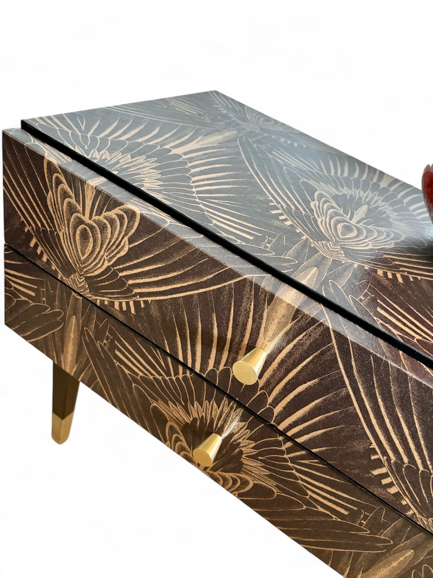 Vintage nachtkastjes bekleed met Art Deco print in goud met bruin | The Vintage Vibe