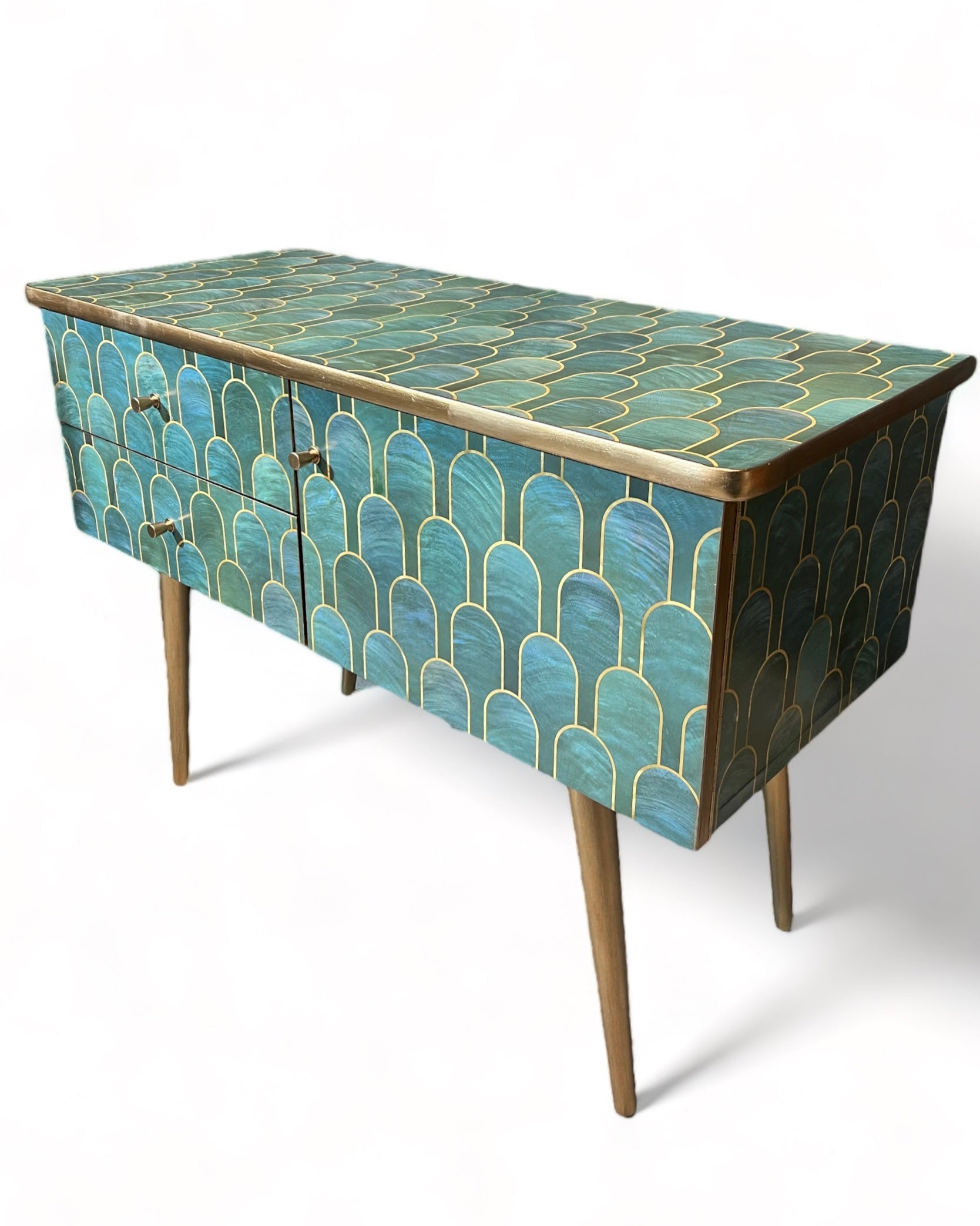 Vintage dressoir in Nizwa Jade van Bethan Gray | The Vintage Vibe