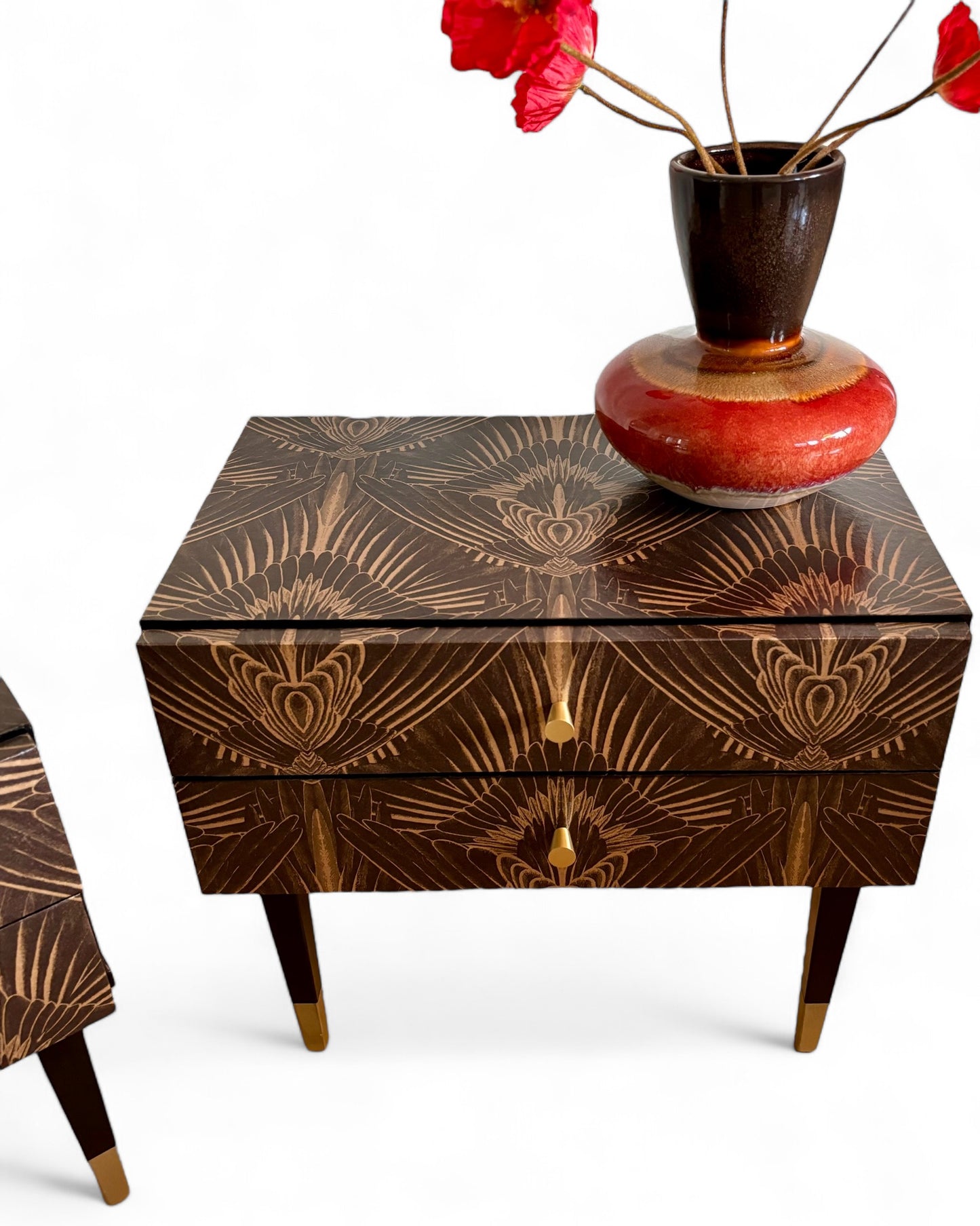Vintage nachtkastjes bekleed met Art Deco print in goud met bruin | The Vintage Vibe