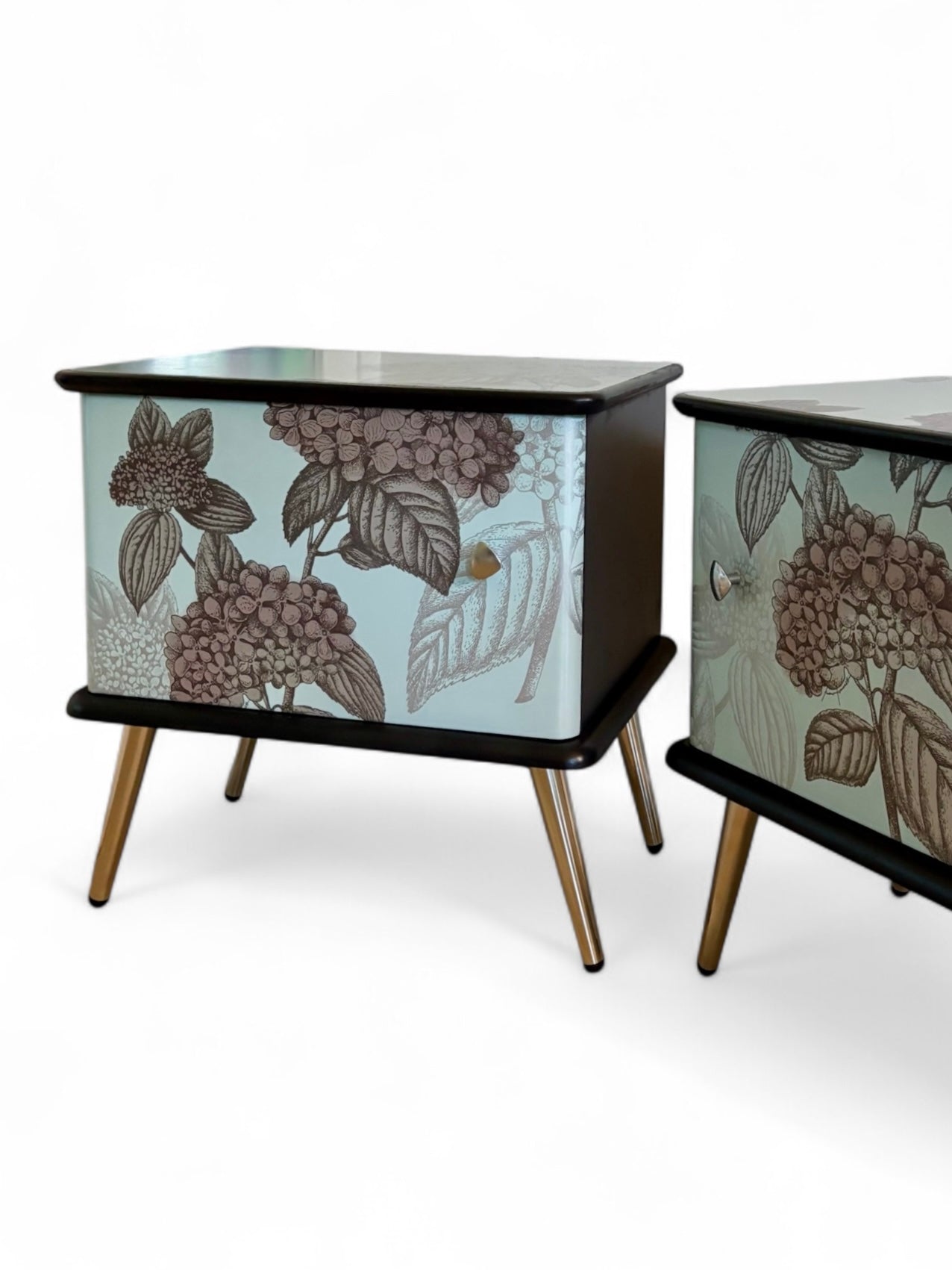 Vintage nachtkastjes met Fornasetti Hortensia | The Vintage Vibe