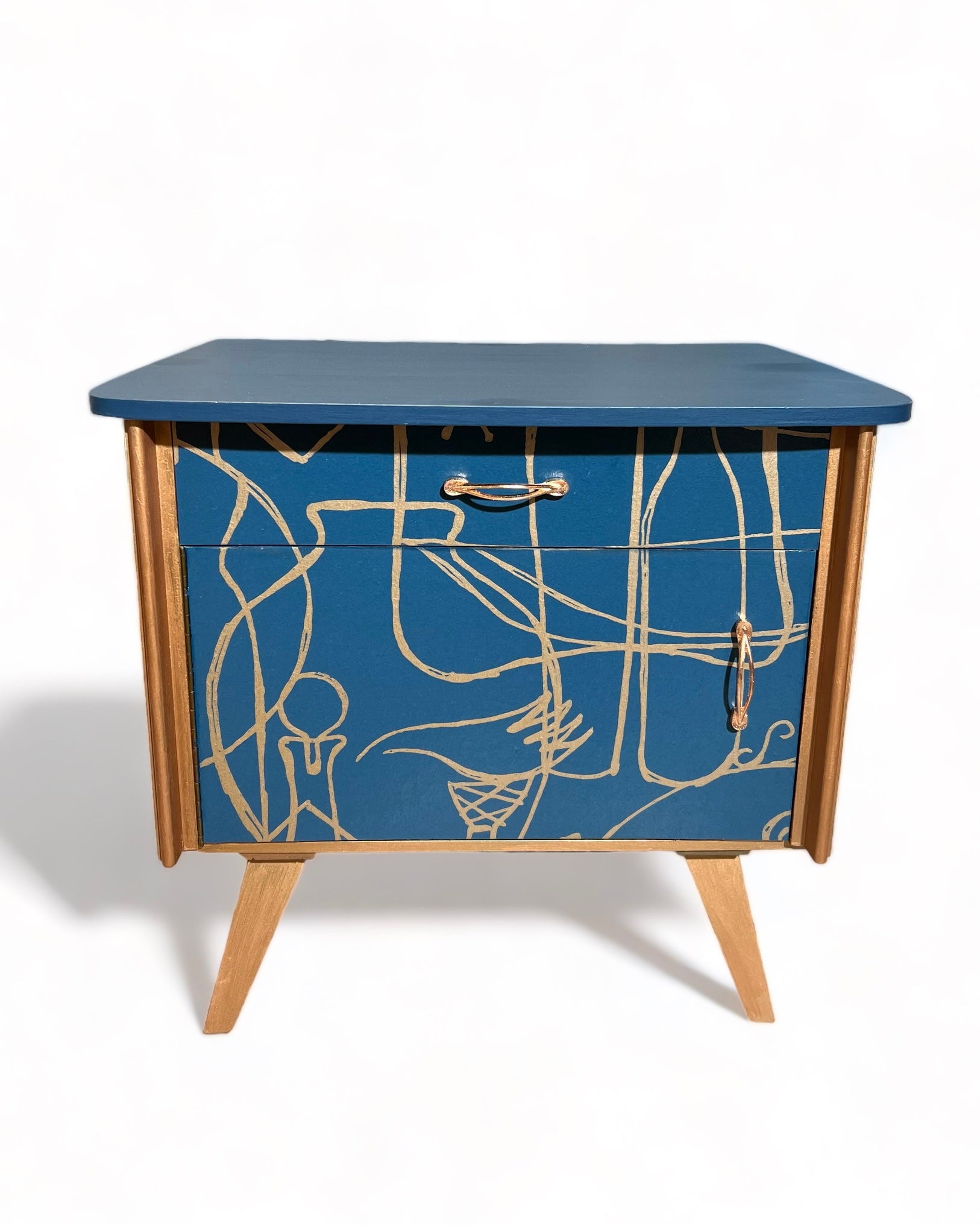 Vintage kastje in Atelier by Mini Moderns | The Vintage Vibe