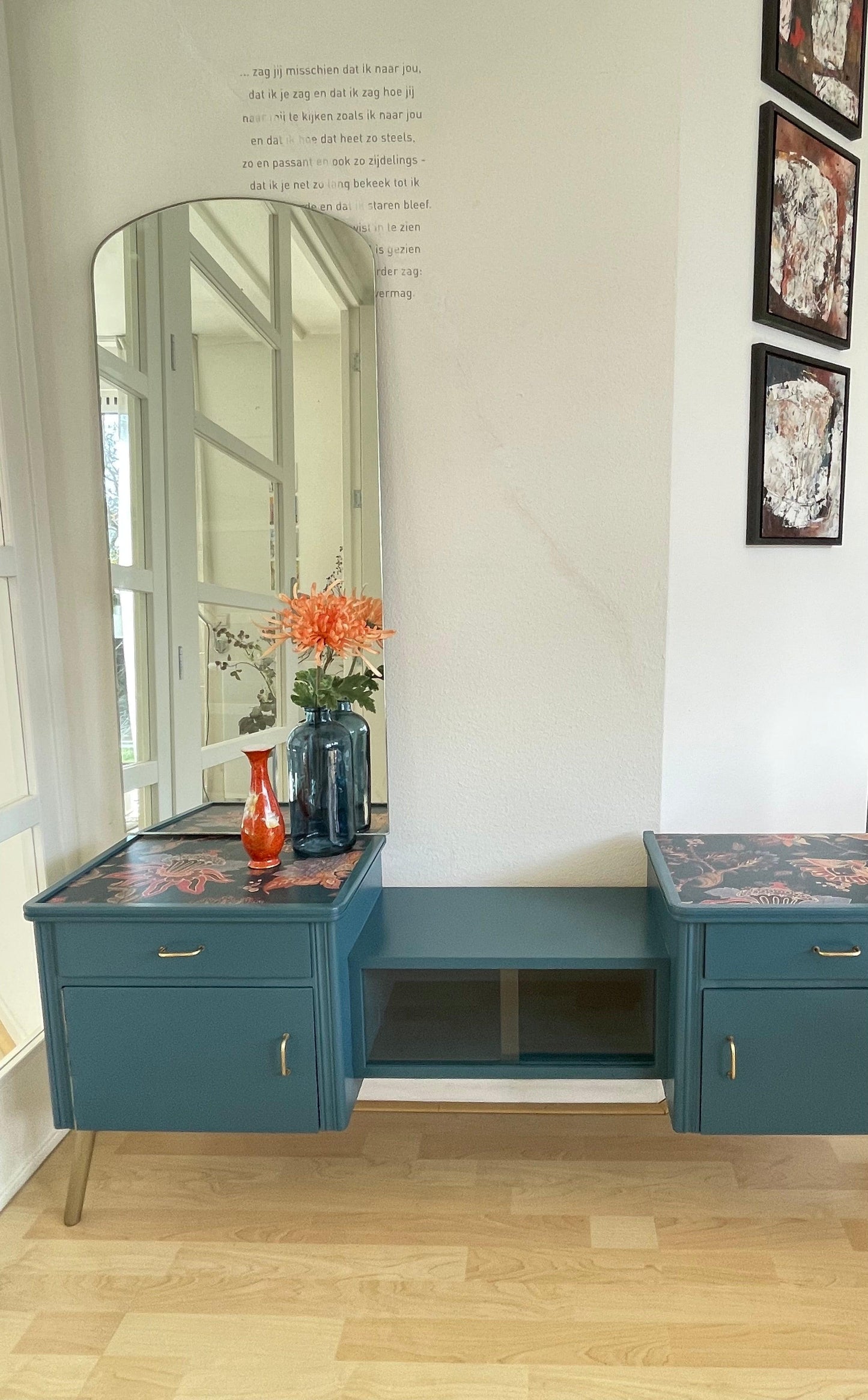 Vintage dressoir in teal met een gave florale print | The Vintage Vibe 