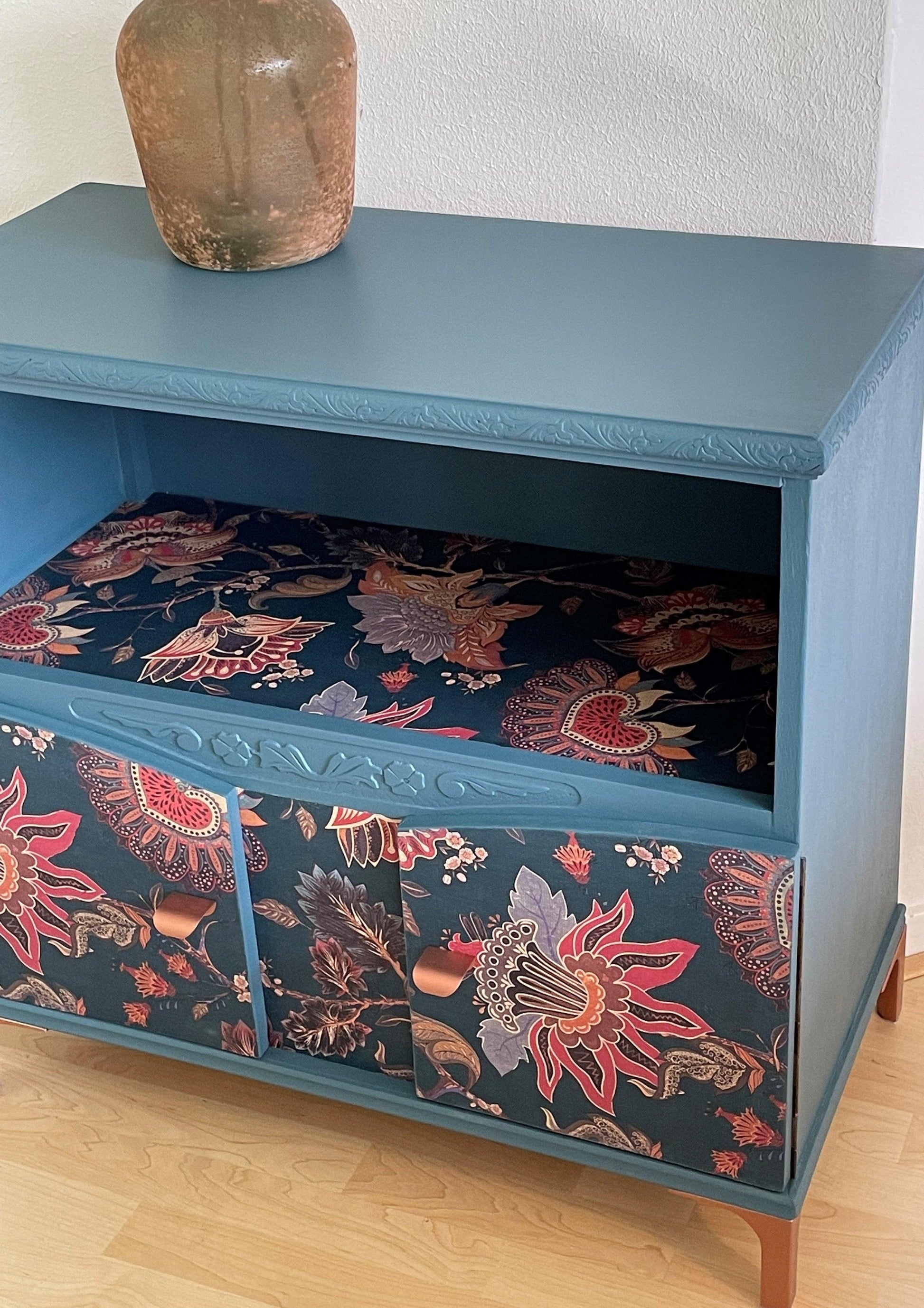 Vintage dressoir in teal met een gave florale print | The Vintage Vibe