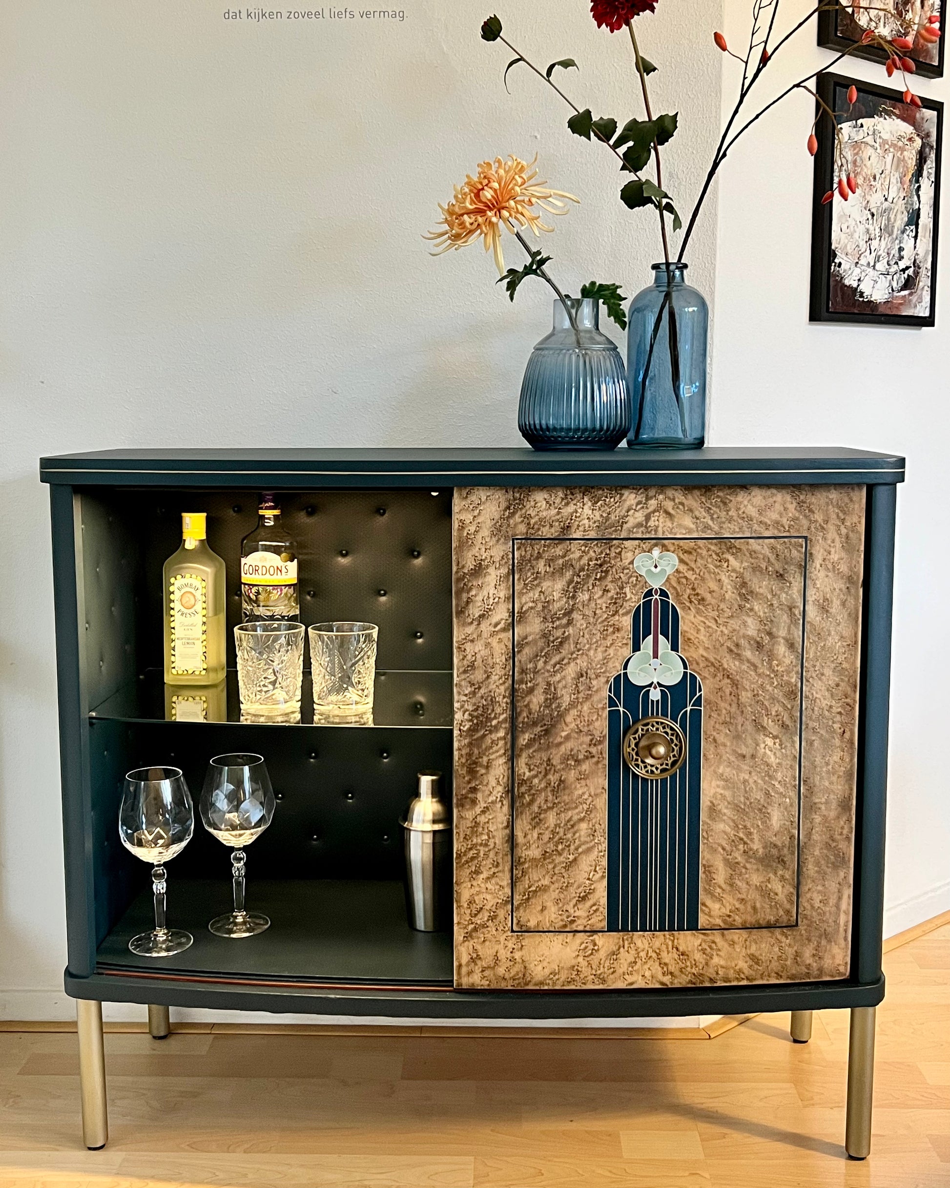 Vintage drankenkastje in Art Decoff en notenhout | The Vintage Vibe